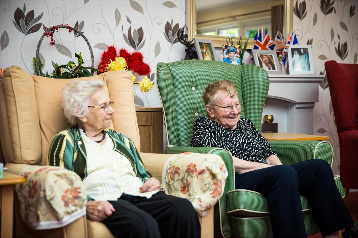 Inglewood-residents-female-sitting-in-a-chair
