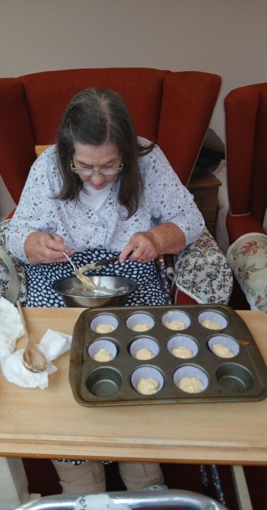 resident-cup-cake-making